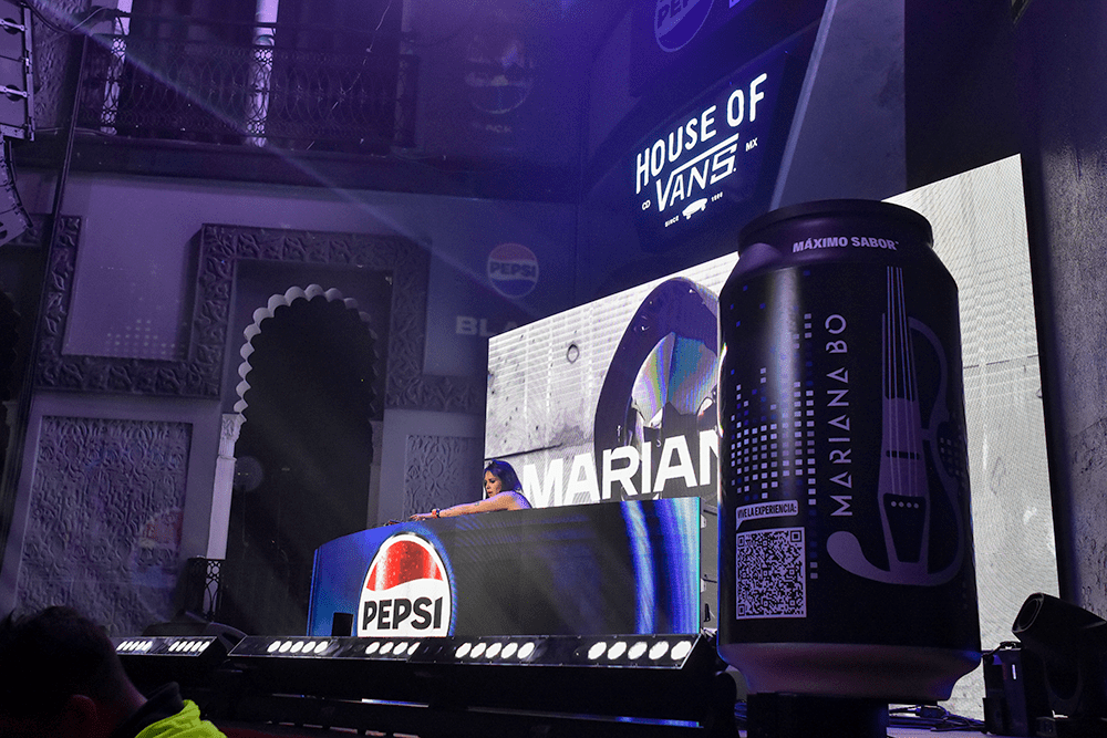 Pepsi Black x Mariana Bo